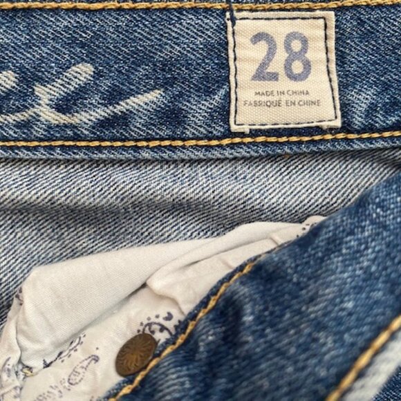 We The Free  Distressed Shorts Size 28 - Picture 7 of 8